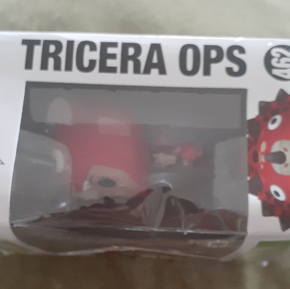 Funko POP Triceratops OPS Fortnite 462 - Picture 6 of 9